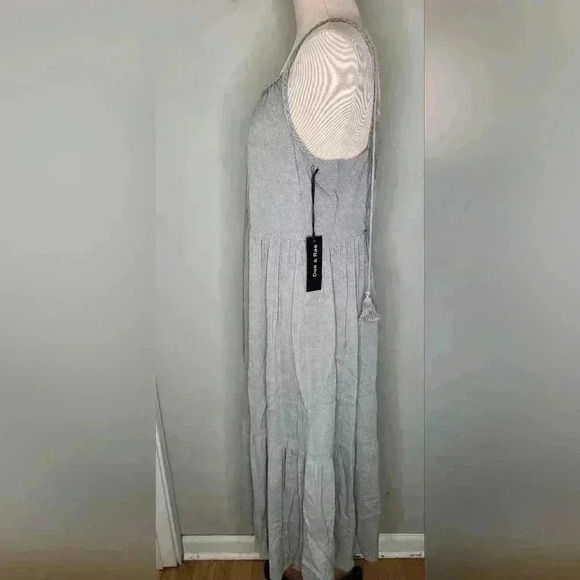 Doe and Rae NWT New Light Gray Tiered Midi Dress Womens Size Small - Picture 5 of 13